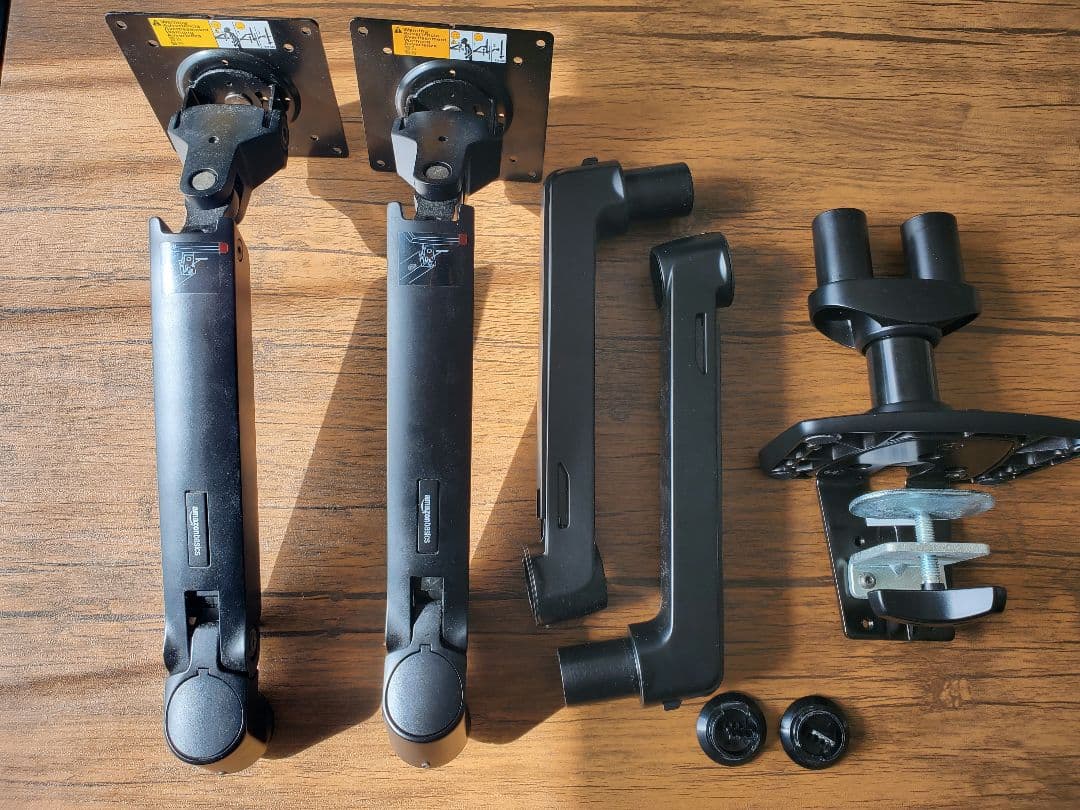 Amazonベーシック　デュアルモニターアーム （エルゴトロン）