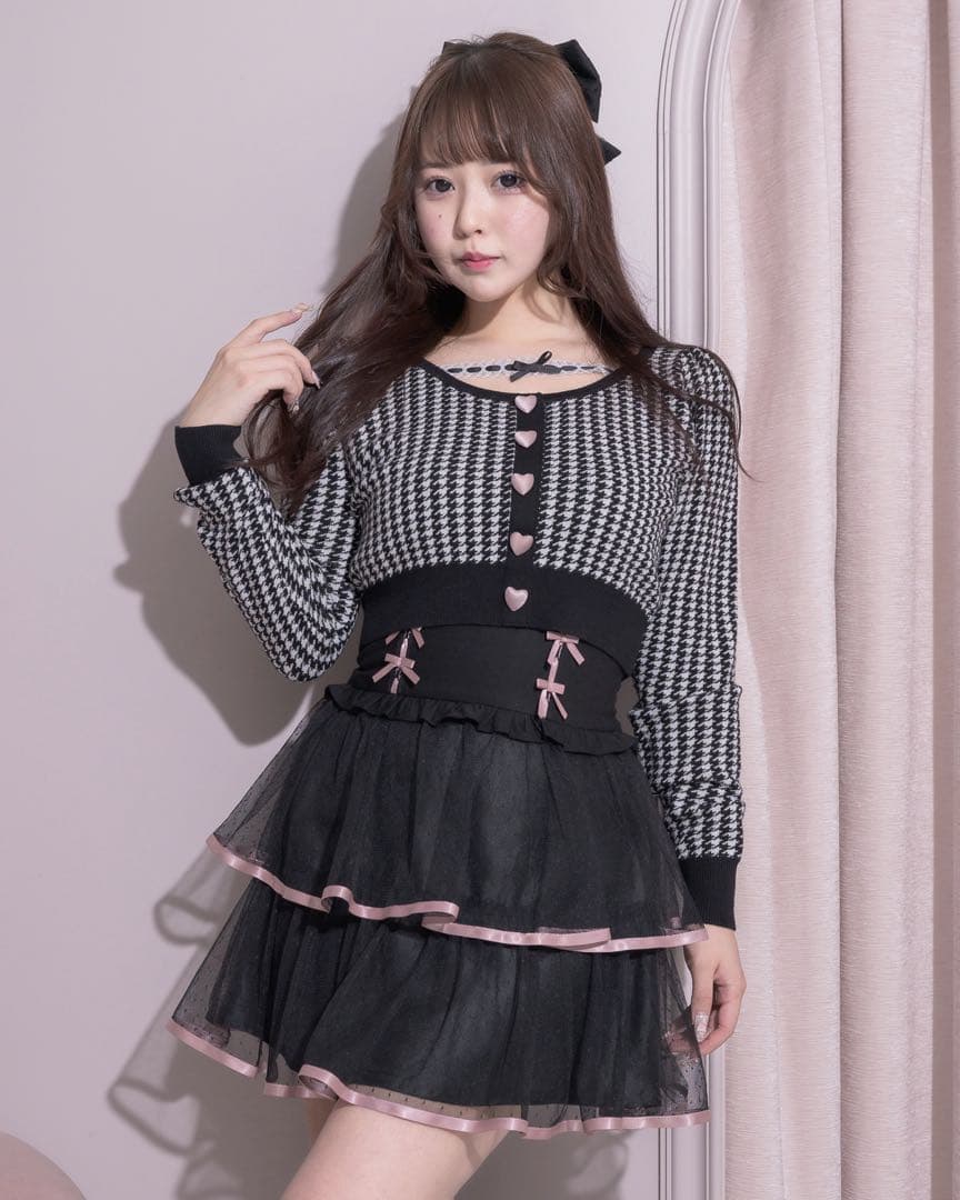 pium レーステープハートボタンニット