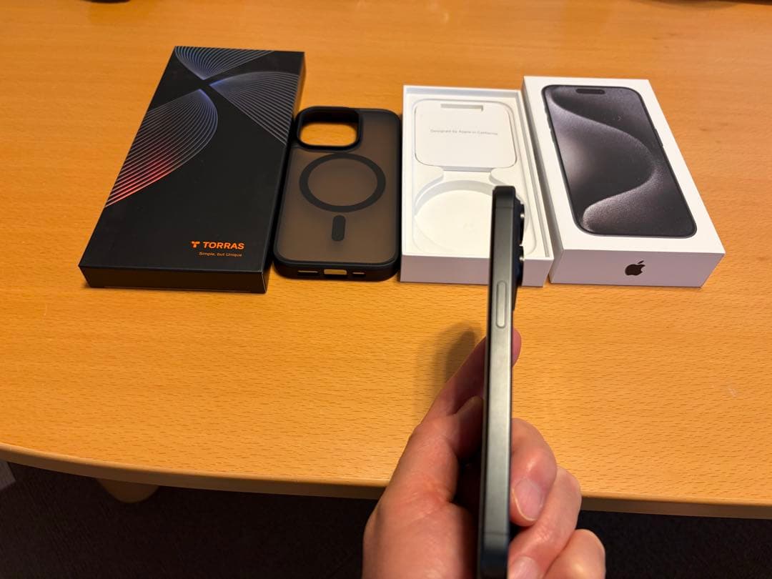 美品　iPhone15Pro 128gb TORRASケース、ガラスフィルム1枚