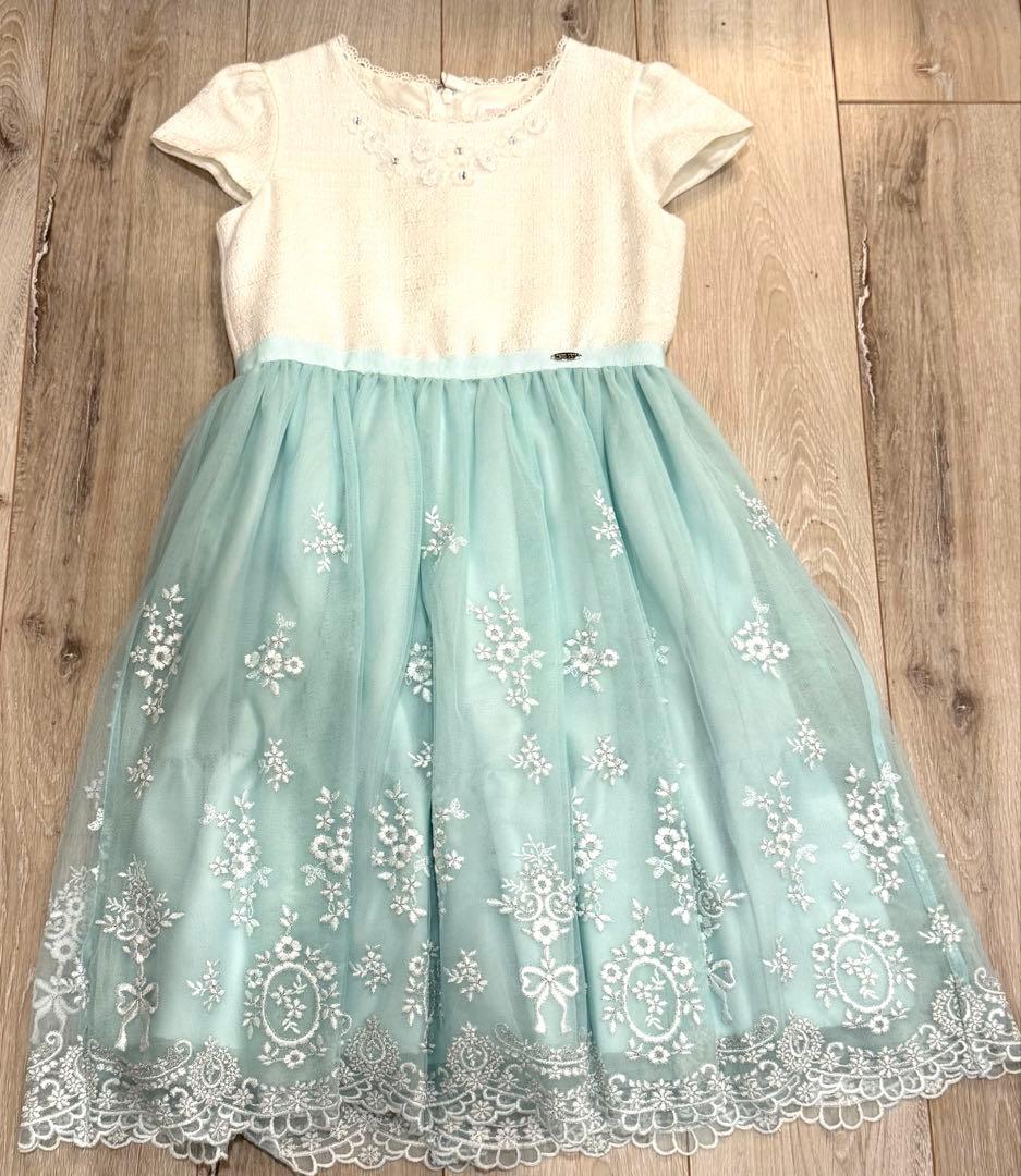 かなり美品⭐︎フォーマルドレス ホワイト・水色刺繍入り⭐︎mezzo piano