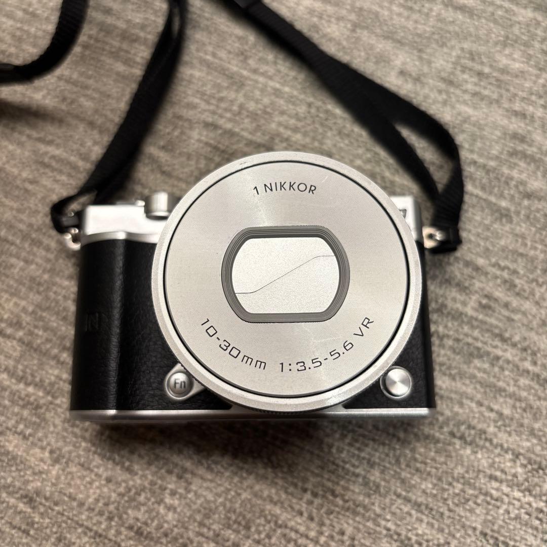 T*i様 Wi-Fi搭載 Nikon 1 j5 ダブルレンズキット　ミラーレス一