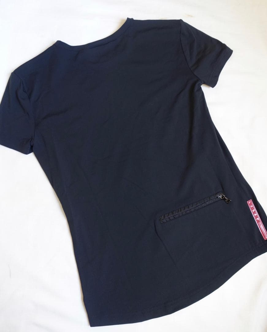 PRADA プラダ ブラック 赤タグ ラバー Tシャツ ジッパーポケット付き