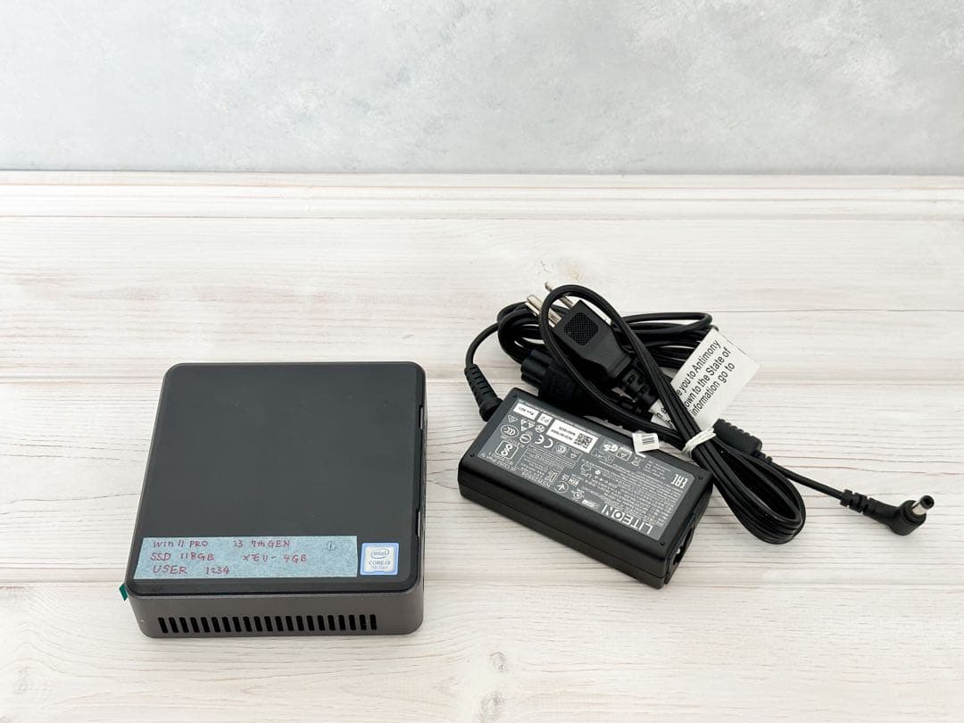 ①Intel NUC7i3DNK ミニPC 第7世代i3 Windows11