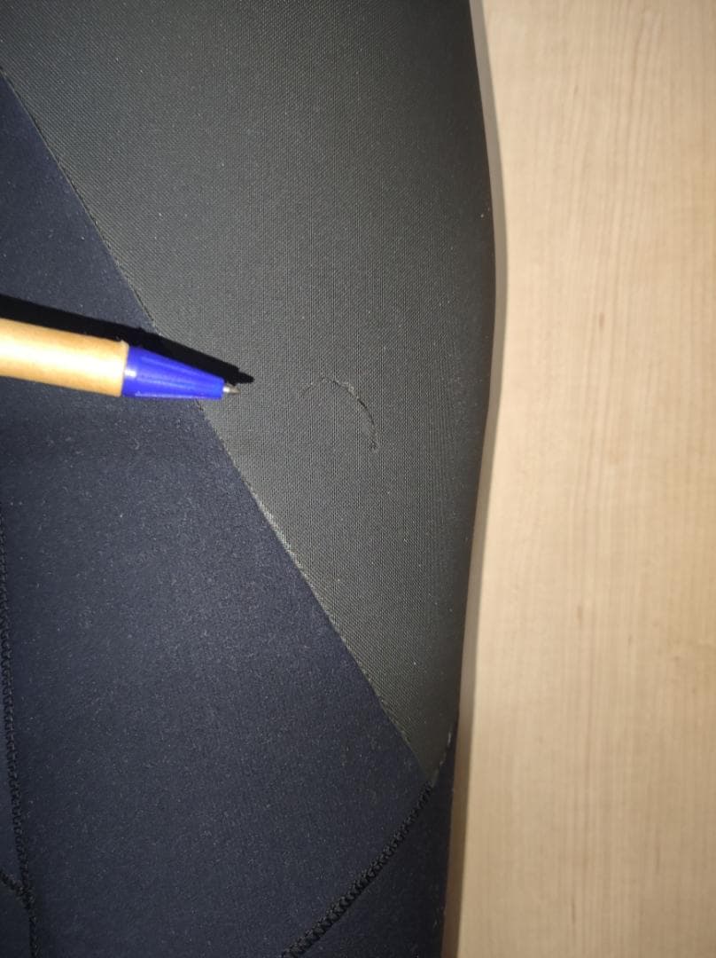 お値下げ!! RVCA セミドライ　チェストジップ　MLサイズ位です