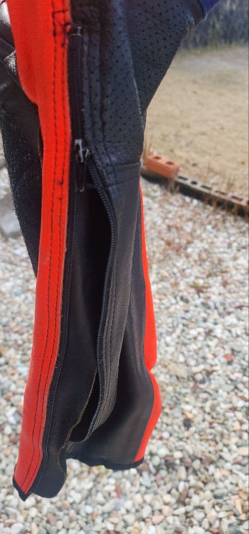 ダイネーゼレーシングレザーパンツ。サイズ52ファスナー付き。 きずほとんど無し