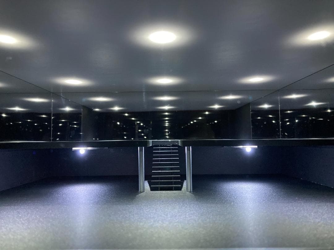 ミニカー専用ジオラマ：1/43 ショールームⅡ（吹き抜けタイプ）週末限定セール！