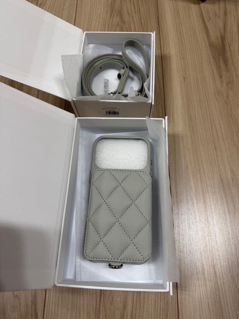 新品未使用【DEMIU】iPhone17Proストラップセット