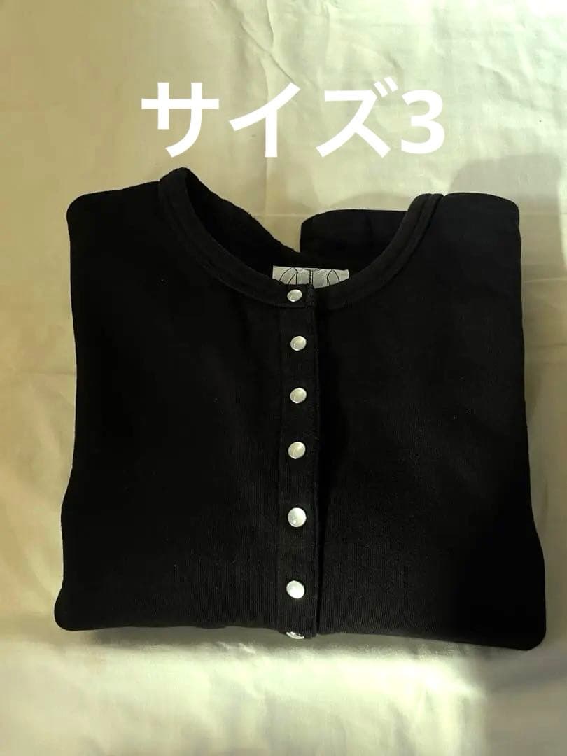 美品　アニエス・ベー　ブラック ボタン付き クロップドカーディガン