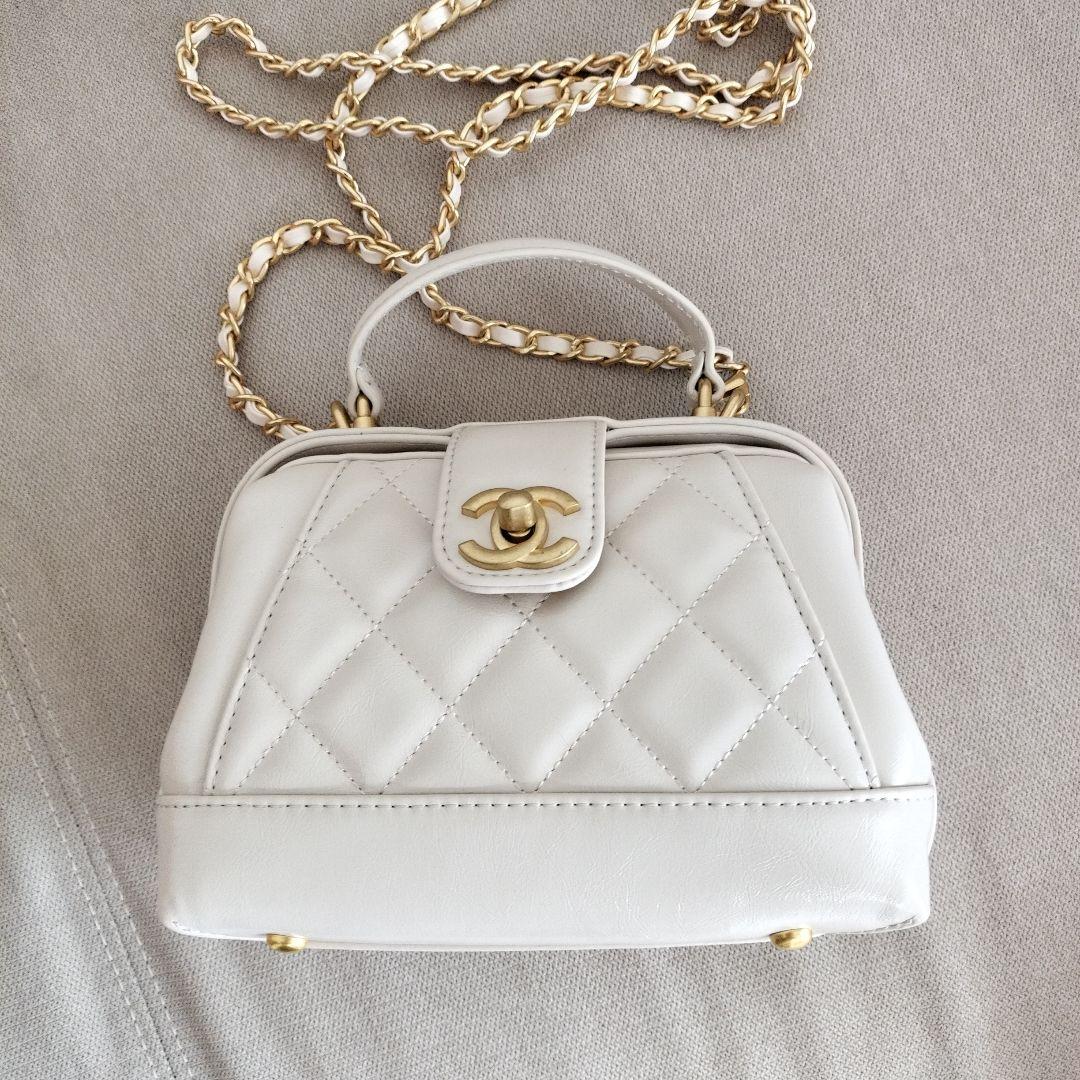 CHANEL 　キルティングミニバッグ