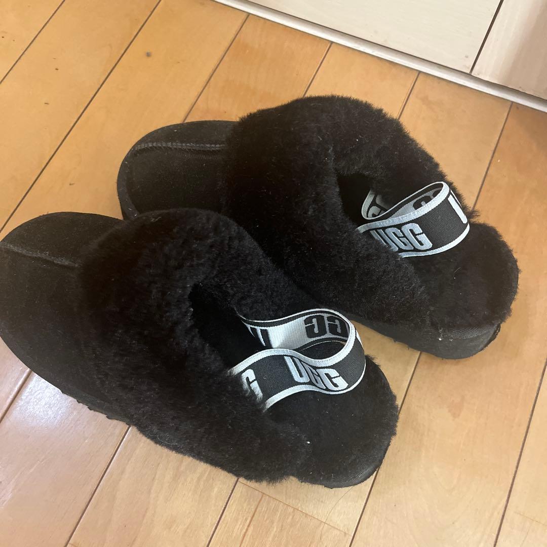 UGG ブラック スエード スリッパ　厚底