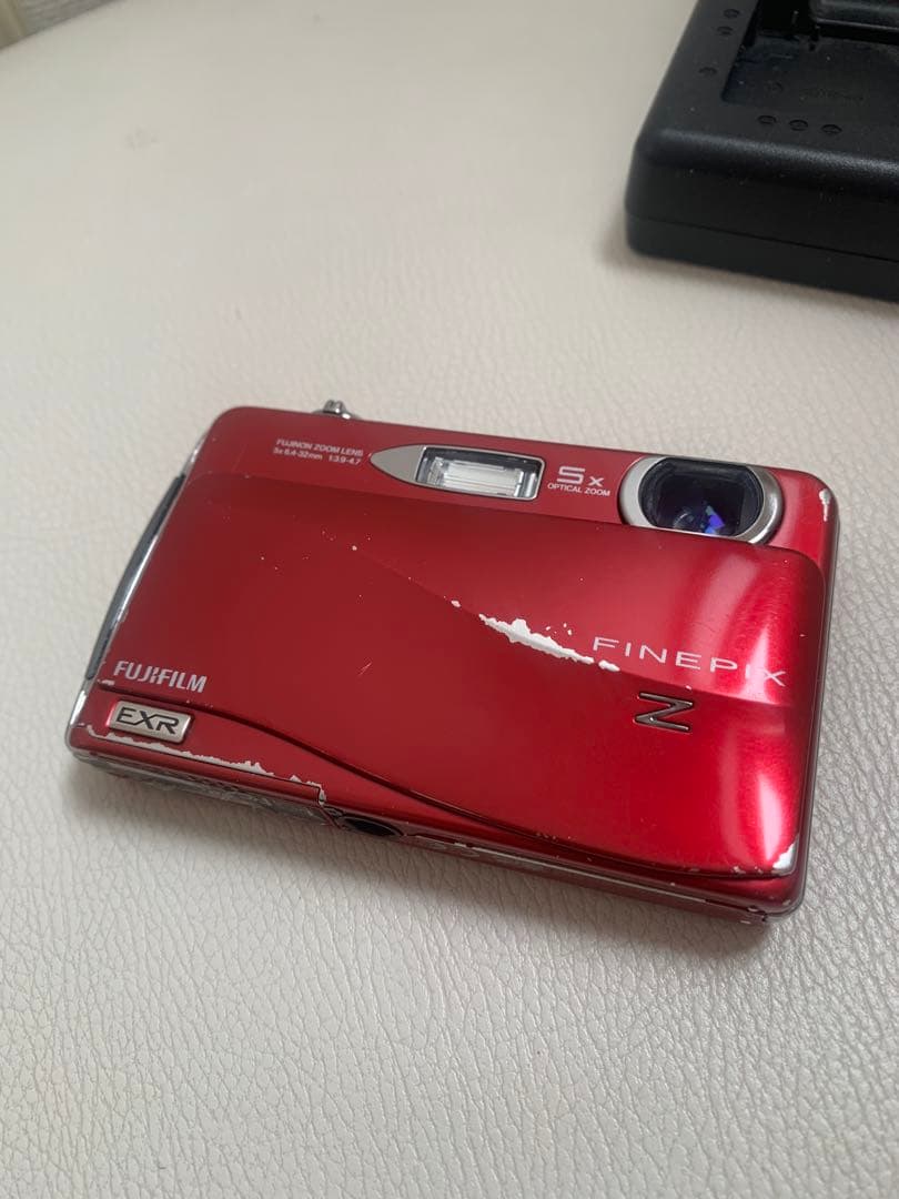 フジフィルム　FUJI Ｚ７００EXR 本体　レッド　コンデジ　箱有　中古動作品