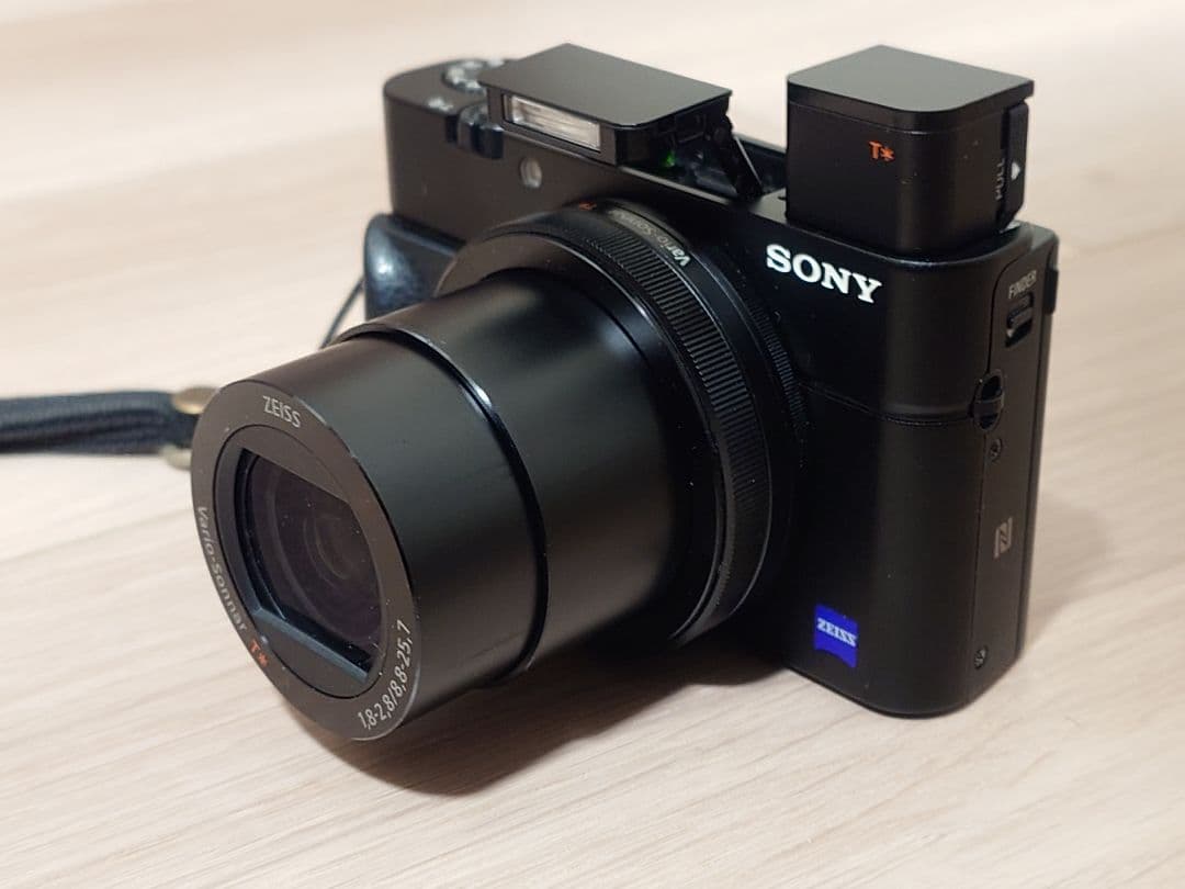 SONY RX100Ⅲコンパクトデジタルカメラ ZEISSレンズ