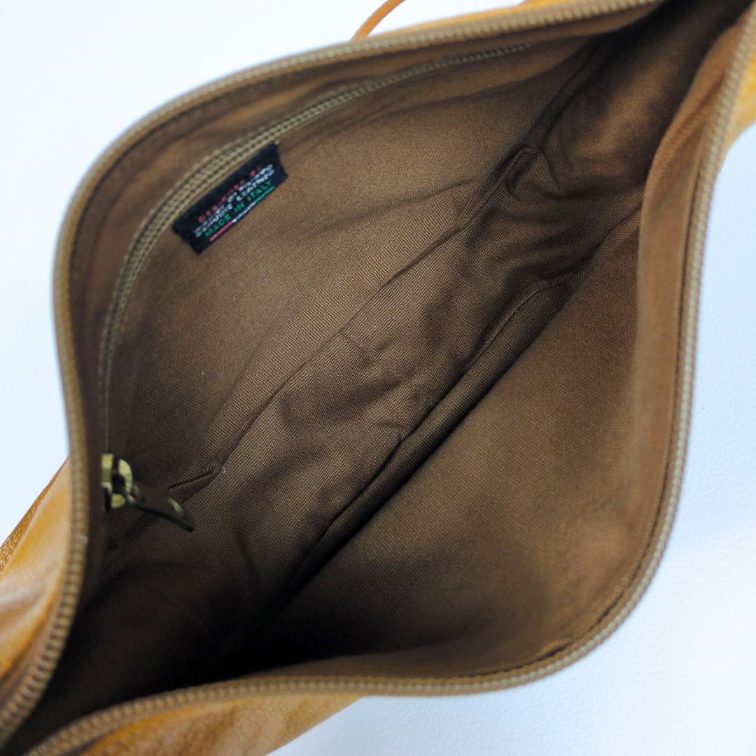 イルビゾンテ ショルダーバッグ キャメル ハーフムーン 三日月 シボ