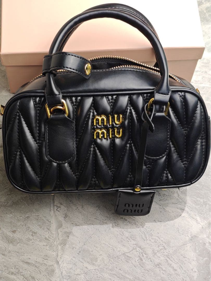 MIU MIU キルティング レザー バッグ ショルダー付き　美品