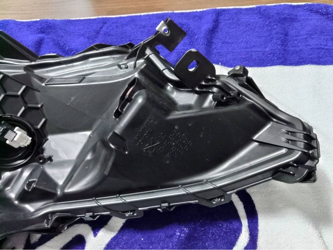 クラウン　スポーツ　AZSH36W 左　ヘッドライト　KOITO 30-483