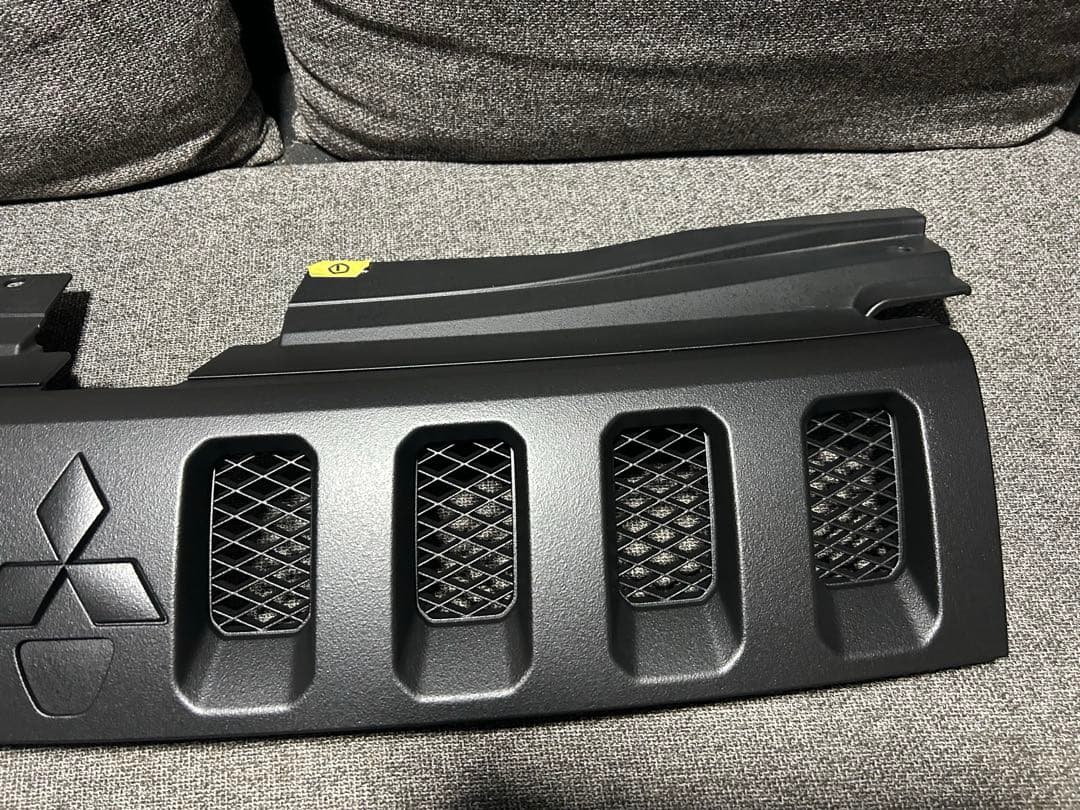 ①デリカＤ５‼️フロントグリル　送料込み‼️ラバーチッピング塗装