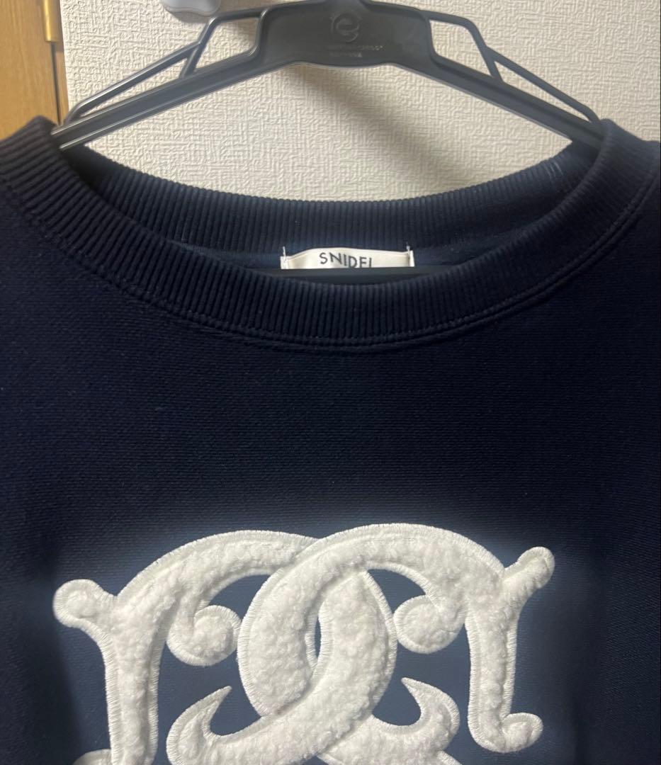 SNIDEL【WEB限定/ボアコレクション】ロゴモチーフスウェット　NVY