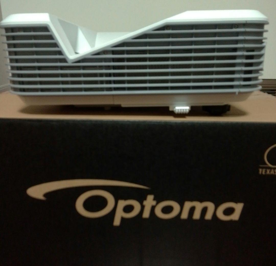 n*o様 【使用時間2時間】Optoma プロジェクター