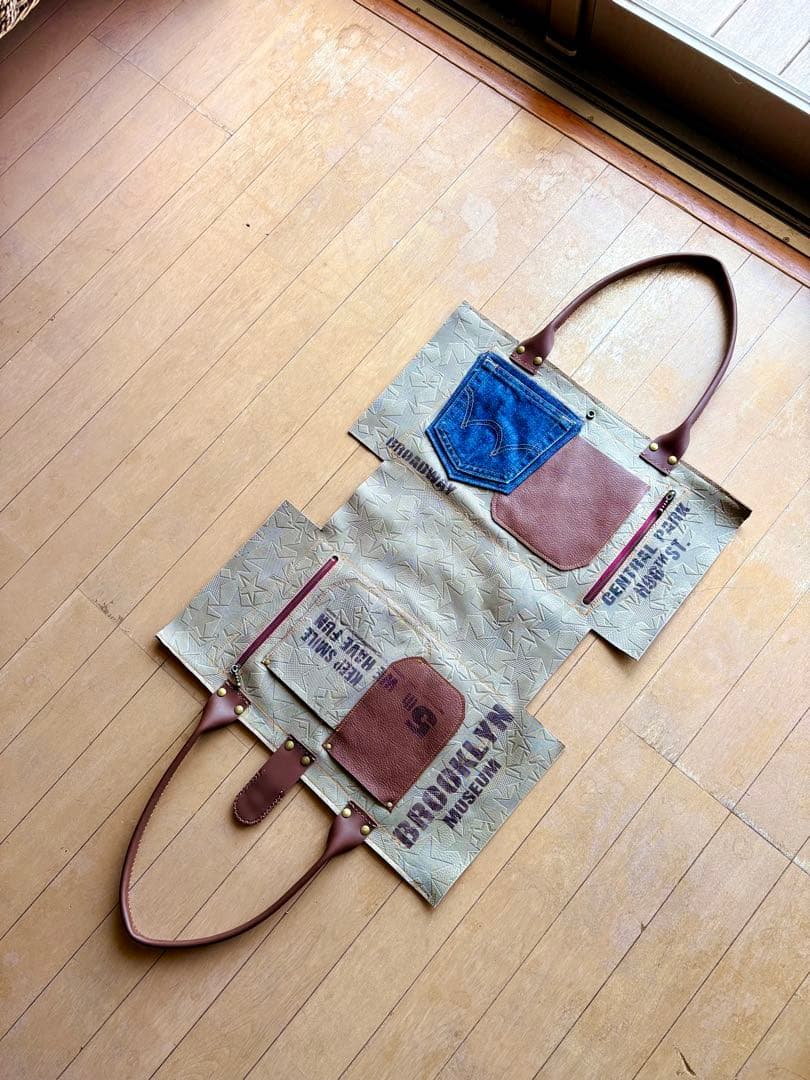 牛革薄カーキ星型押しの遊び心モリモリたっぷりトートバッグ