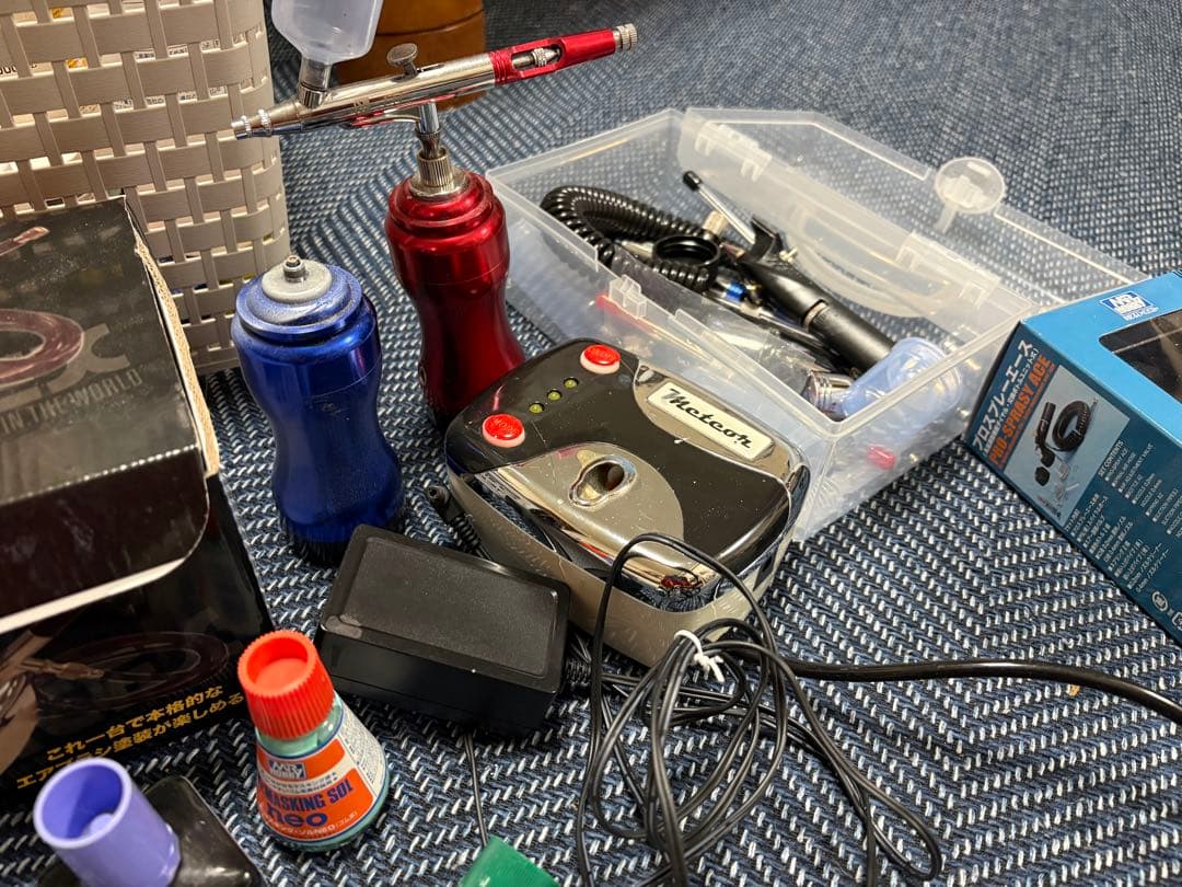 プラモデル　用具一式　塗料　スプレーなど