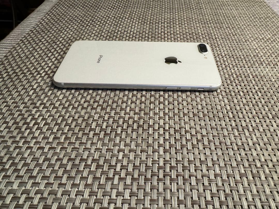 iPhone 8 Plus Silver 64 GB SIMフリー