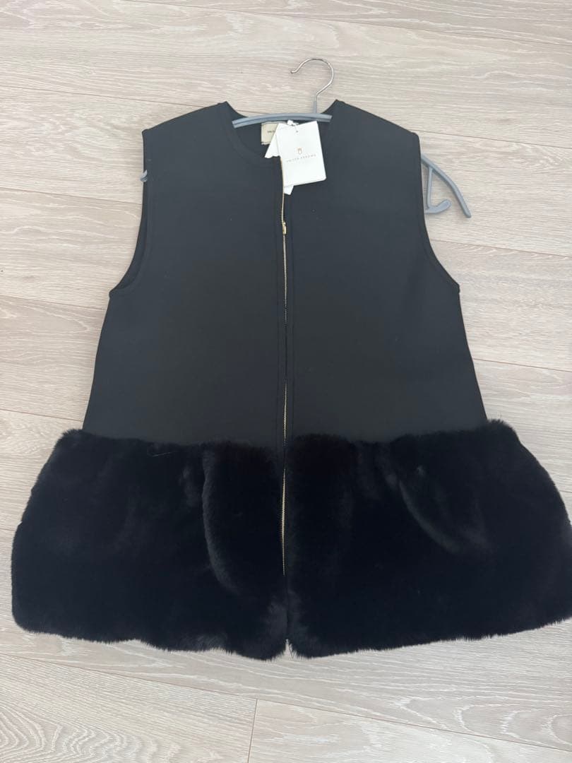 UNITED ARROWS＊フェイクファー コンビ ベスト 新品タグ付き 黒