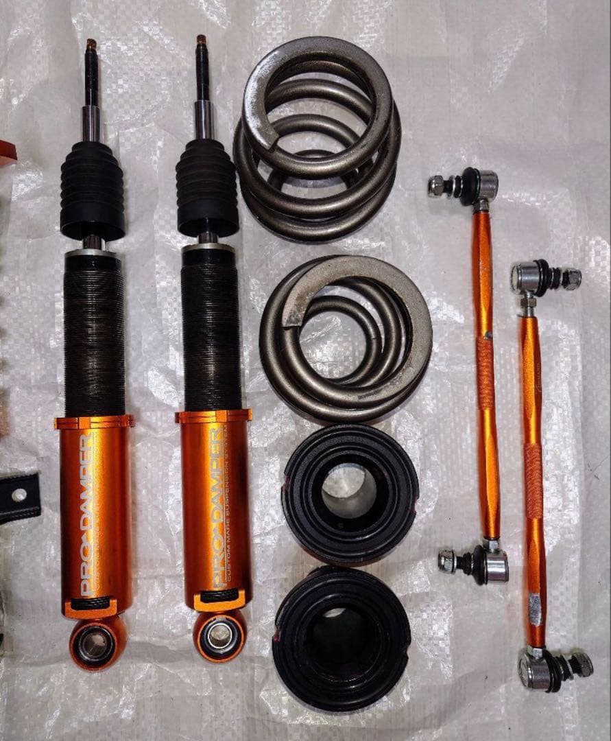 し*ん様 30プリウス　車高調　T-demand　ティーディメンド