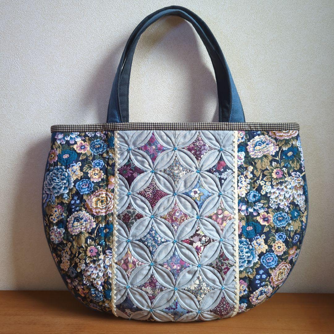 ✿リバティ✕パッチワーク✿　カテドラルウィンドウのハーフムーンバック　〈ピンク〉