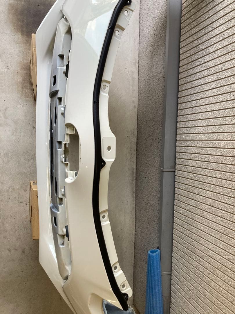 トヨタ アクア NHP10フロントバンパー　純正