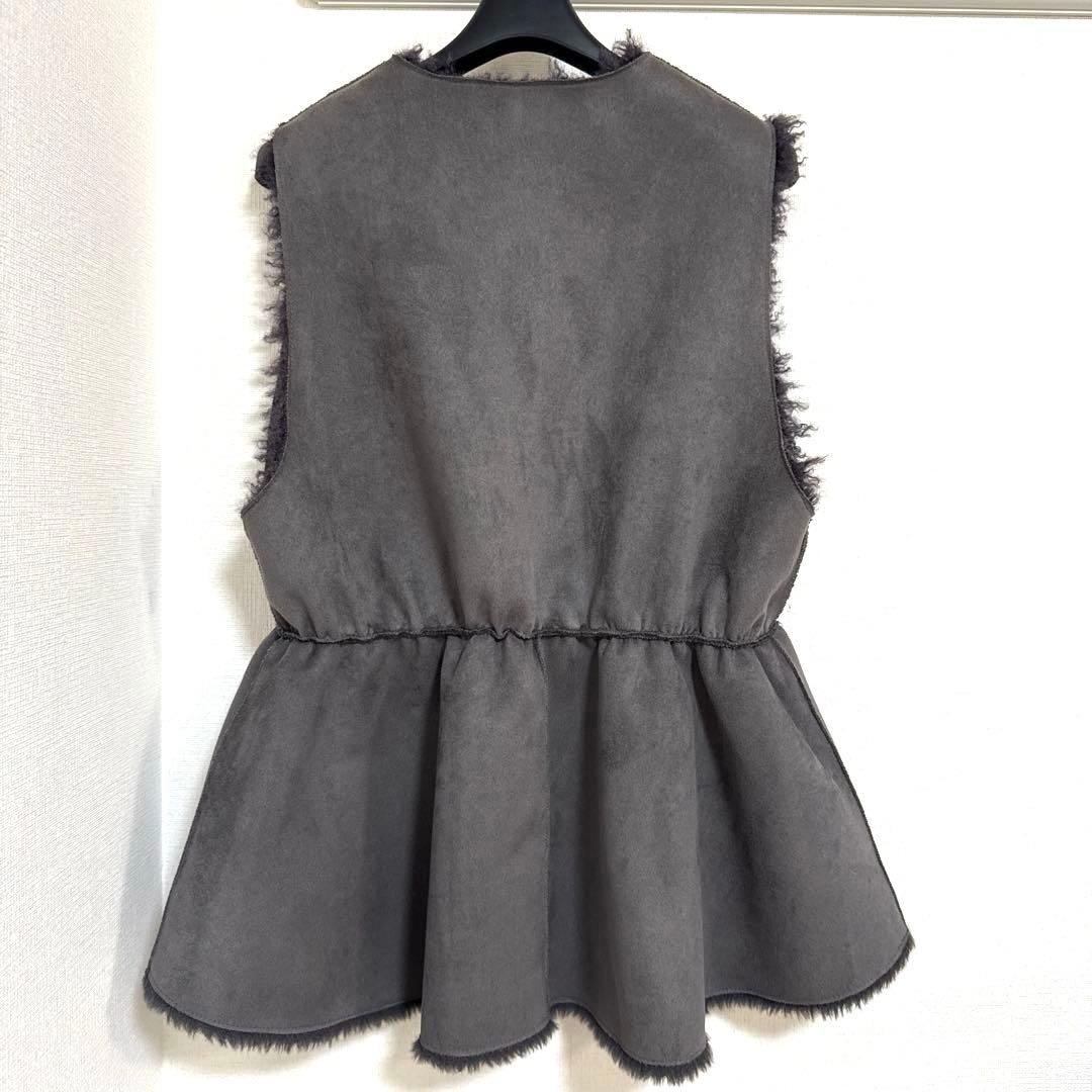 リバーシブル　ジレ　フェイクファー　ムートン　ダークグレー ノースリーブベスト