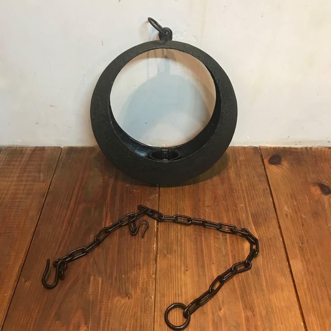 美品　金属製　花器　吊るし　満月型　 落ち着いたデザインが上品な　花道