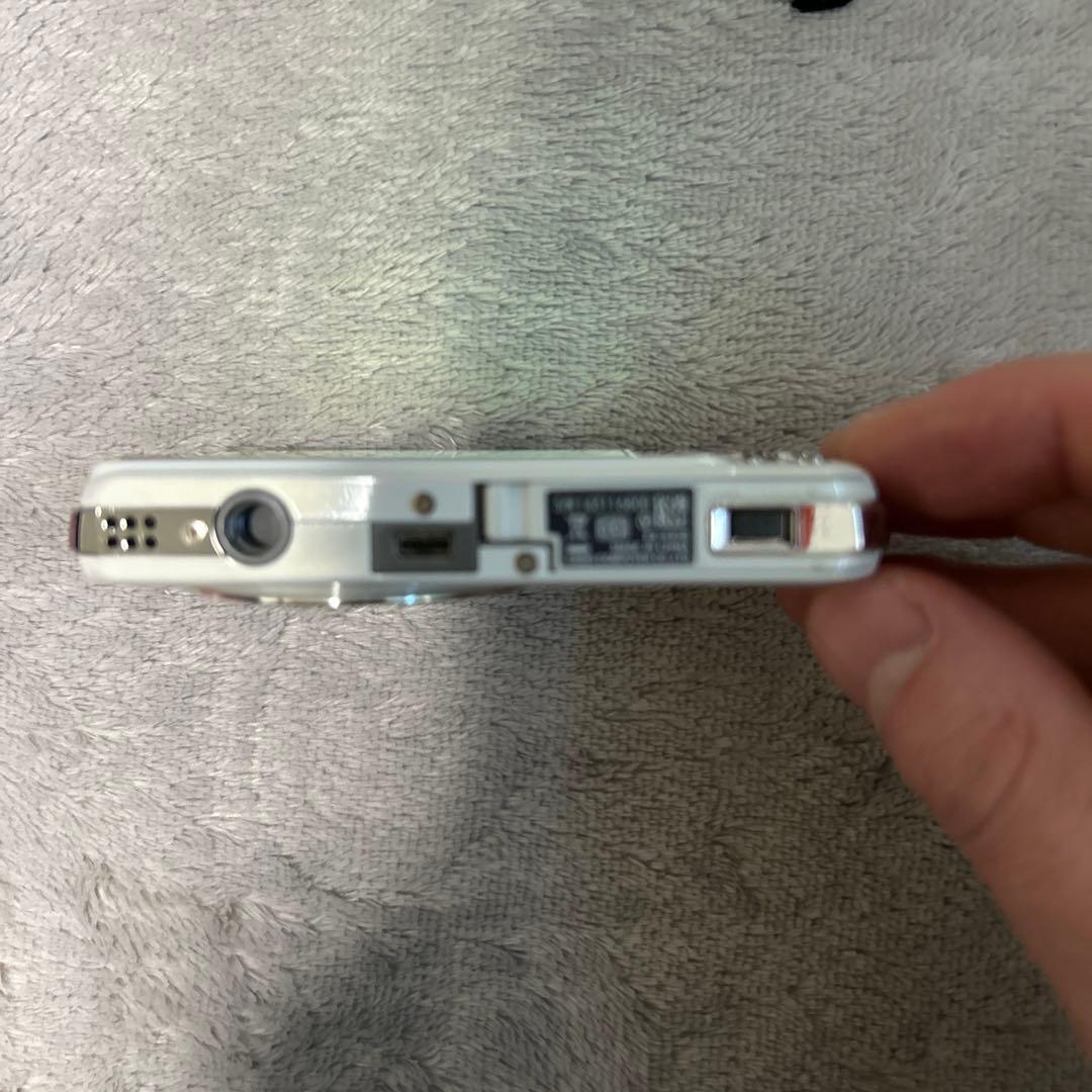 CASIO EXILIM EX-S10 ホワイト　デジタルカメラ　薄型コンパクト