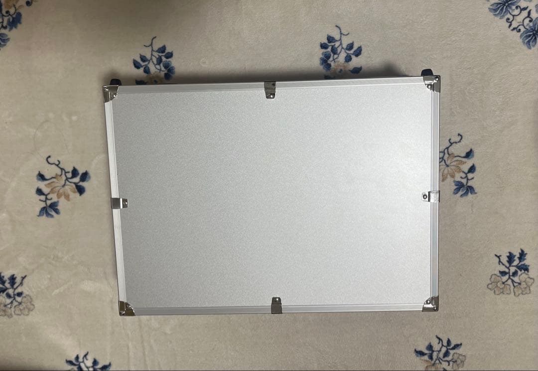 オ*オ様 TOYGER アタッシュケース（シルバー） &カードバインダー