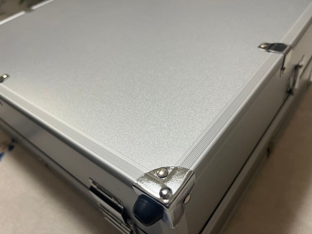 オ*オ様 TOYGER アタッシュケース（シルバー） &カードバインダー