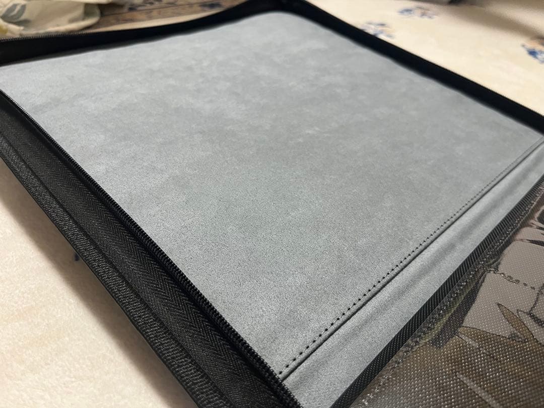 オ*オ様 TOYGER アタッシュケース（シルバー） &カードバインダー