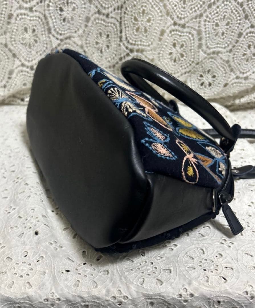 60131Ａミナペルホネンハンドメイドブガッティ　Ｍサイズ