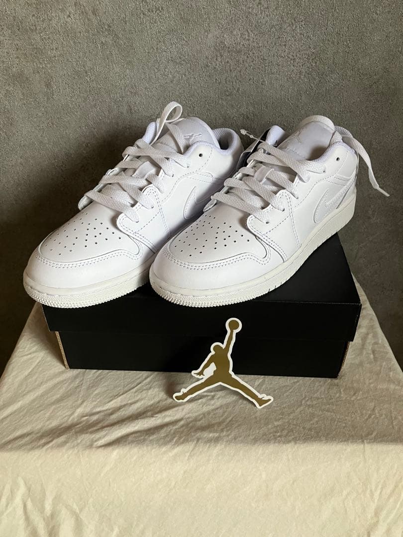 未使用　AIR JORDAN １LOW GS キッズ　23cm ホワイト