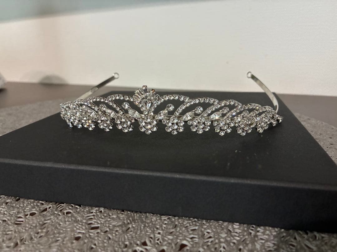 ABISTE ティアラ　ワタベウェディング