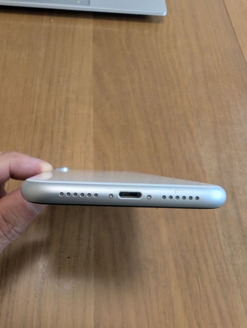 Apple iPhone XR ホワイト 本体 64GB　箱付属付き