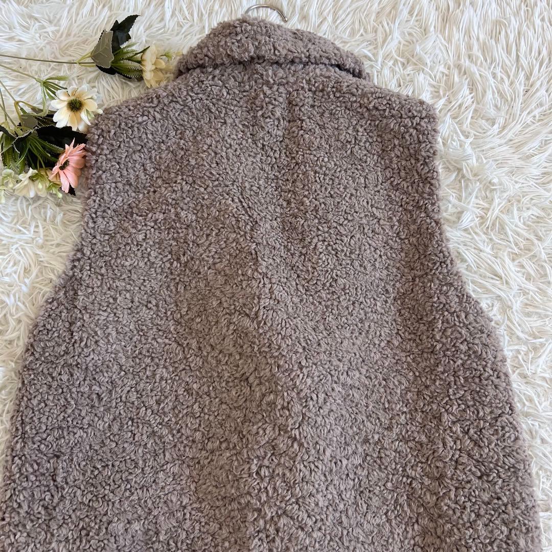 three dots スリードッツ プードル ボア テーラード ベスト ベージュ