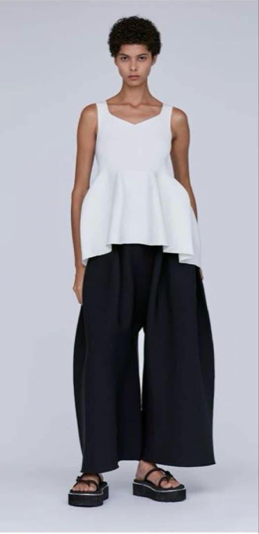 【新品タグ付】【CFCL】ポッタリーノースリーブトップ　オフホワイト