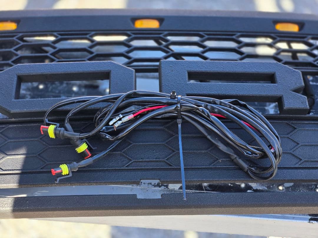 フォード　エクスプローラー　ラプターグリル