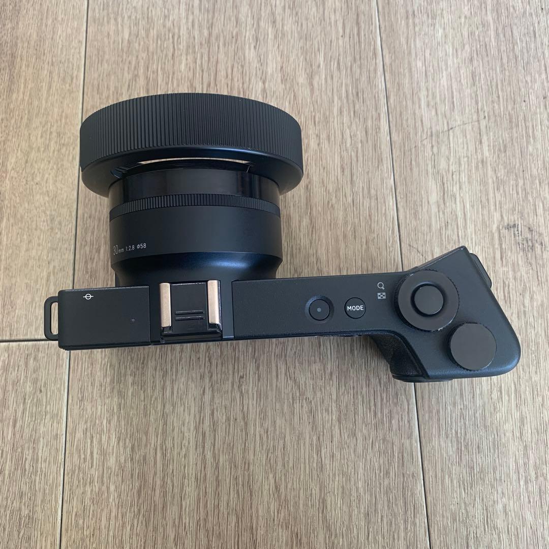 SIGMA dp2 Quattro（バッテリー2個・純正フード・純正ストロボ付）