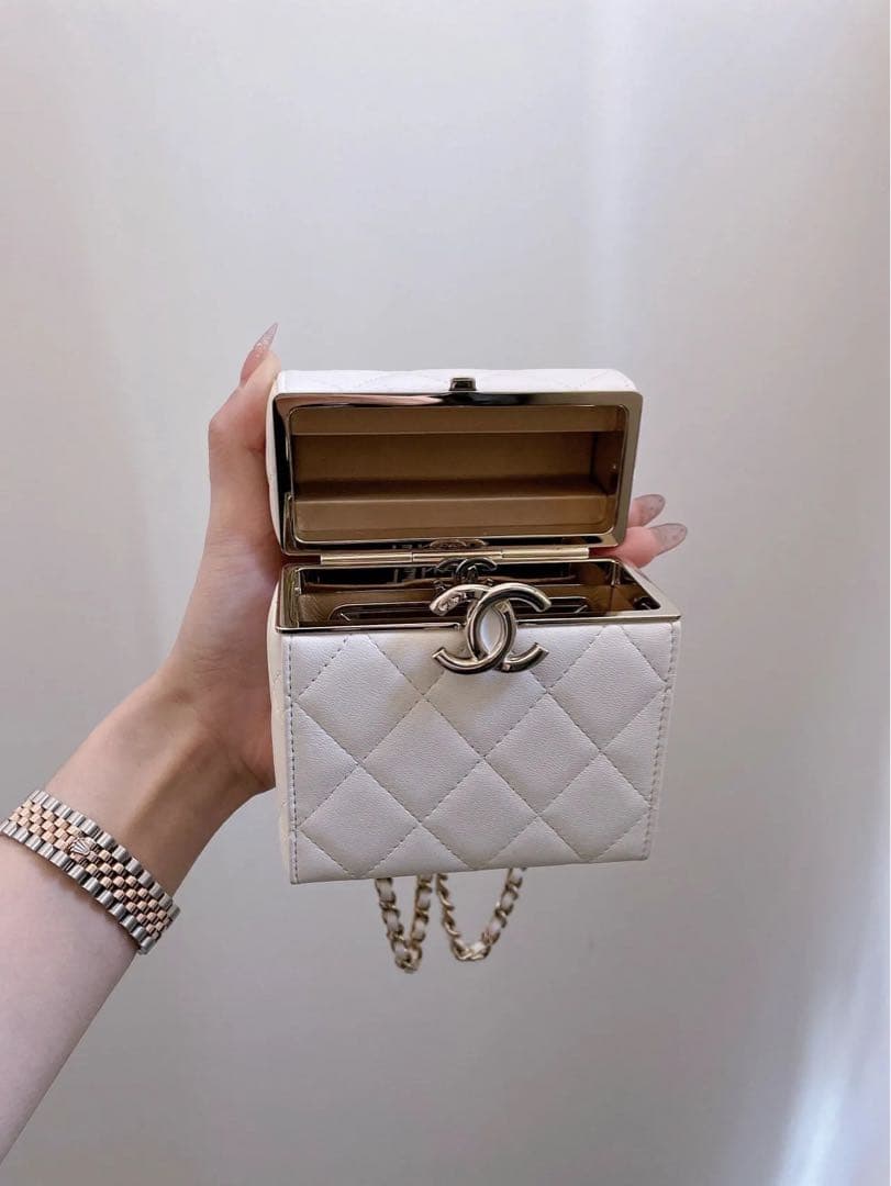 CHANEL ホワイト ミニバッグ