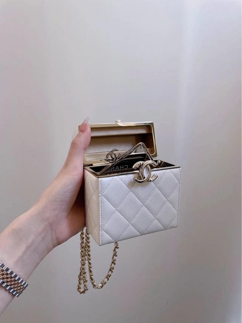 CHANEL ホワイト ミニバッグ