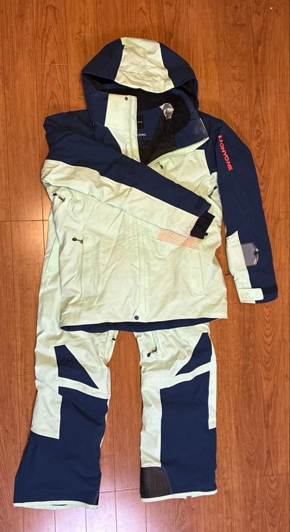 明日12時まで！ ONYONE スキーウェア 上下　XL