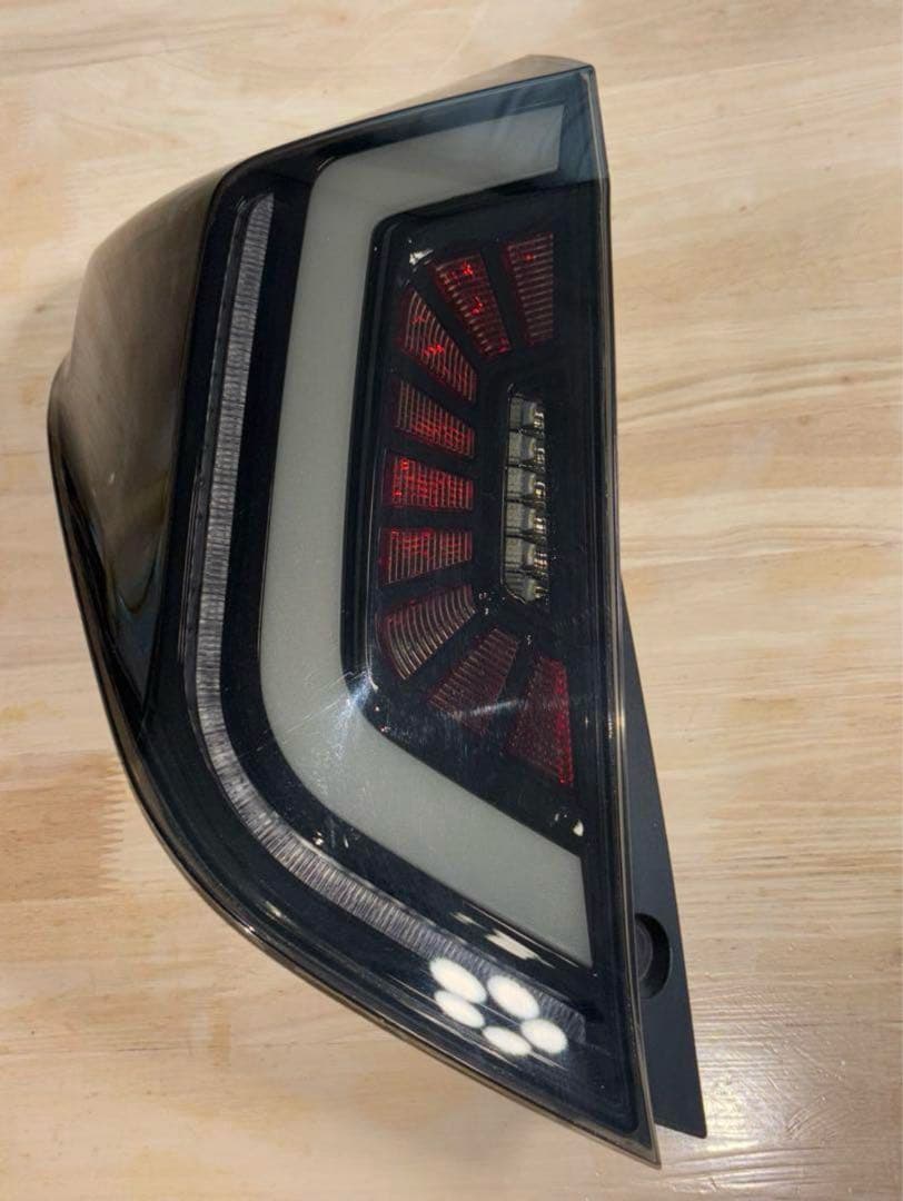 ホンダ フィット GP5/GP6テールランプ 流れるウインカー
