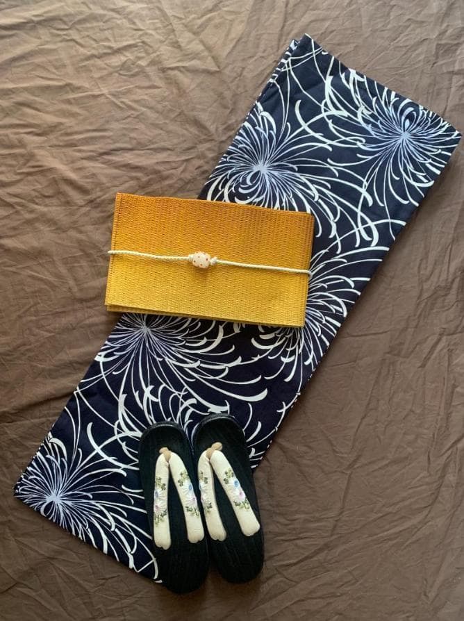 ◆大人ゆかた◆糸菊花火涼し黒浴衣◆どなたでもお似合いになる古典シンプル柄◆高級