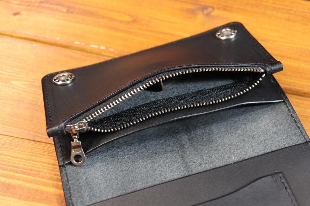 【即納商品】スタッズ ミドルウォレット 革黒 糸黒 栃木レザー使用