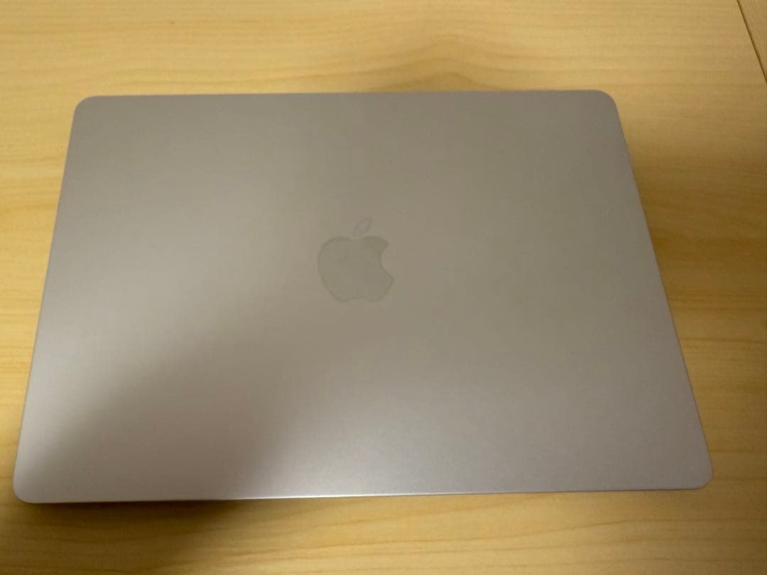 MacBook Air M2 13インチ　メモリ8GB 512SSD